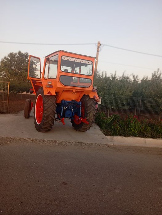 Tractor Universal 650