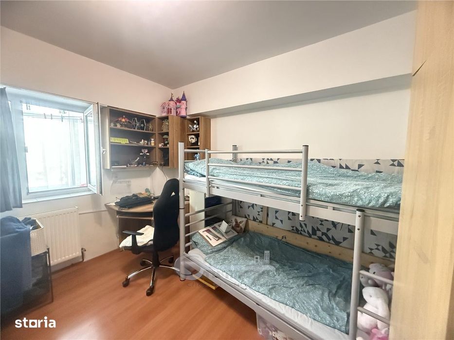 2 Cam Galata Bulevard, Et 1, Decomandat,  2 Balcoane