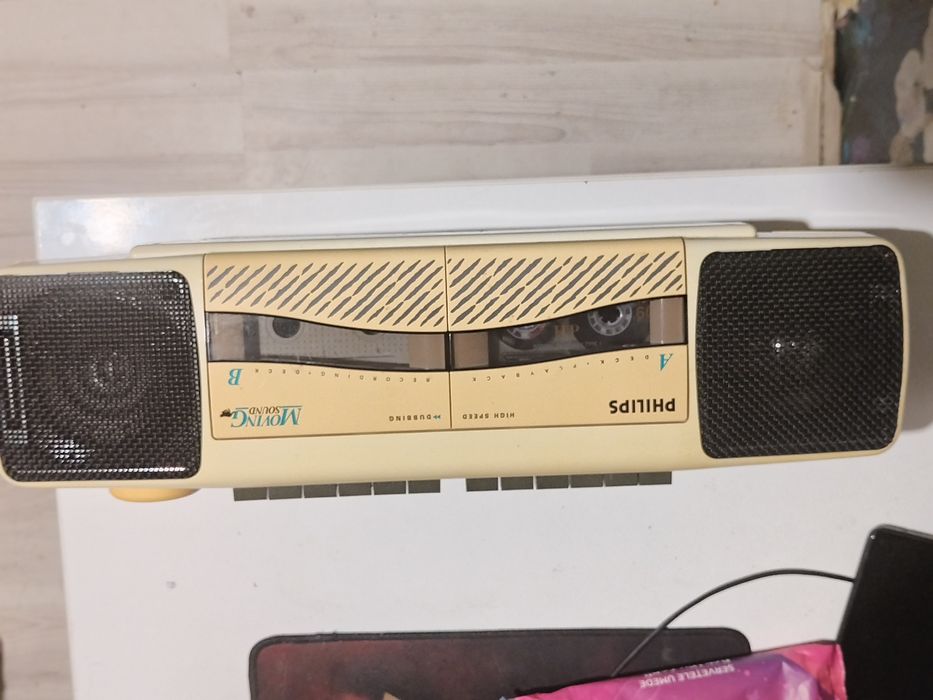 Vând un radio caseta perfect funcțional