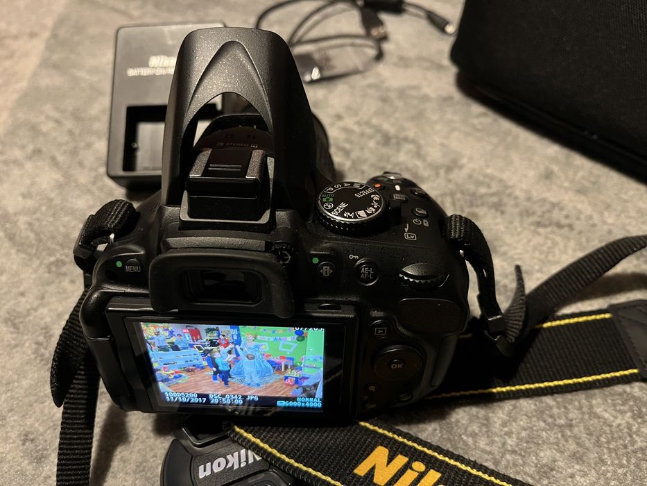 Фороапарат Nikon d5200 +обектив 18-55mm f/3.5-5.6G VR II