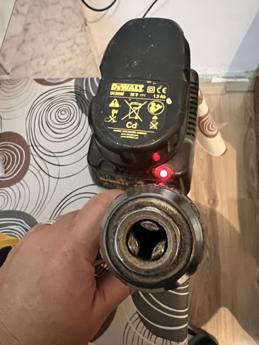 Dewalt бормашина/ винтоверт с две батерии