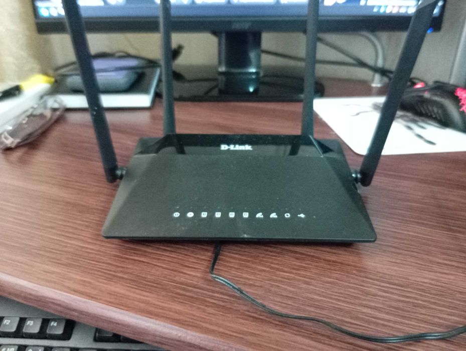 Продам роутер б/у DLINK DIR -853 все порты LAN 1GB