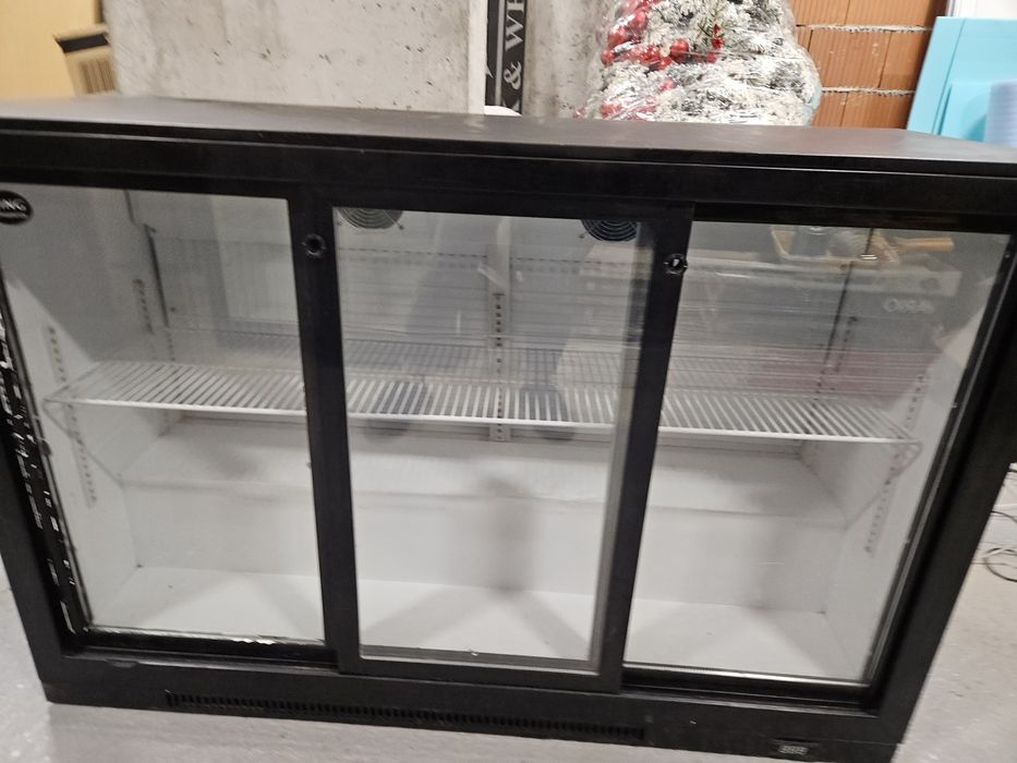 Хладилна подбарова витрина