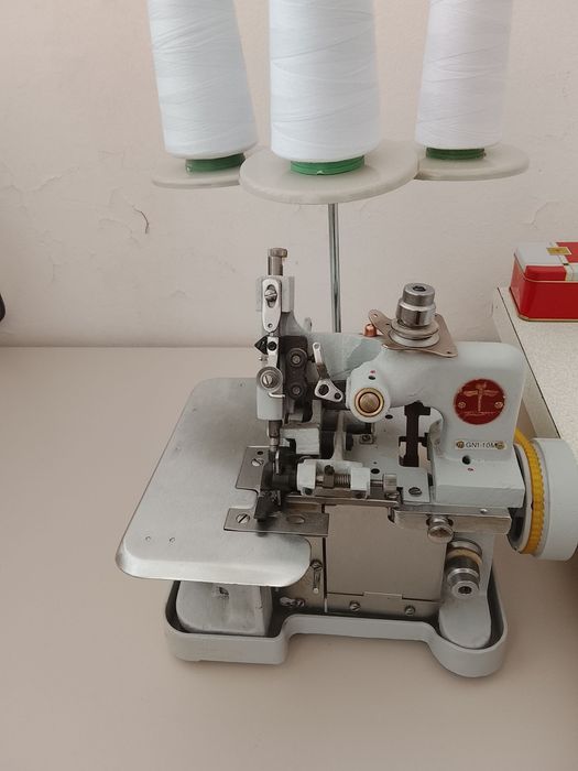 Тикув машинаси SanSir ва оверлок сотилади. Уй учун ишлатганман.