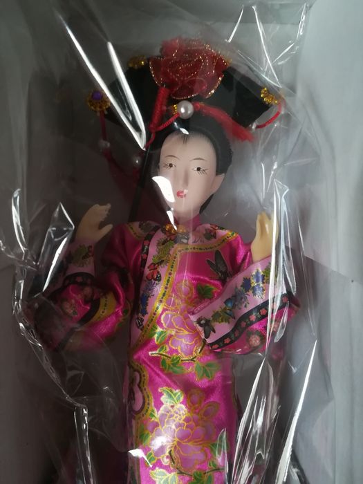 Сувенирная (кукла)