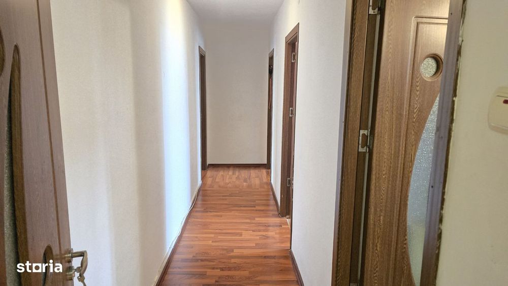 Vand apartament cu 4 camere, Deva, Crinilor, etaj 3, doua bai, balcon