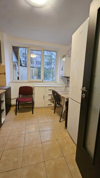 Apartament 3 camere decomandat de închiriat Alexandru cel Bun
