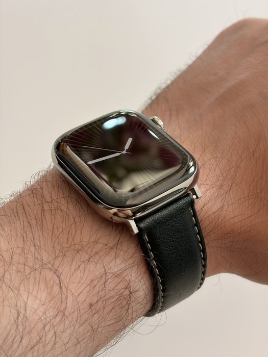 Apple Watch 10, GPS, Cellular, Carcasa Natural Titanium 42mm, Stone Grey Sport Band - S/M
