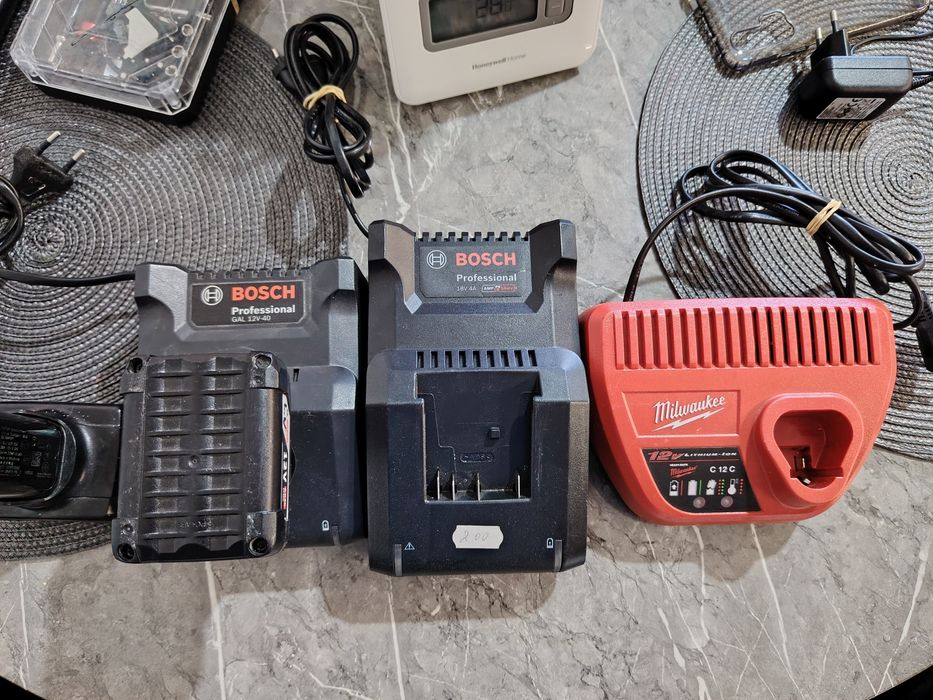 Încărcător Bosch și Milwakee 12 și 18V