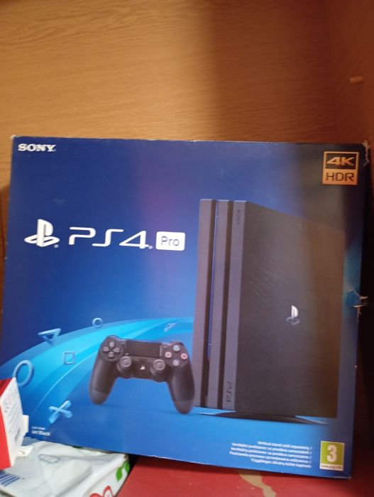 Ps 4 pro 1 tb +maneta + GTA V premium edition+ minecraft