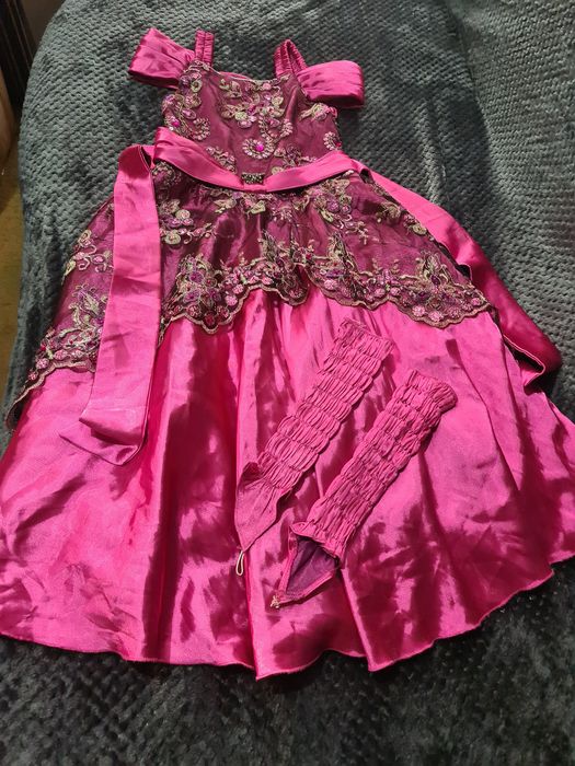 Бальное платье и другие для девочки 7--9