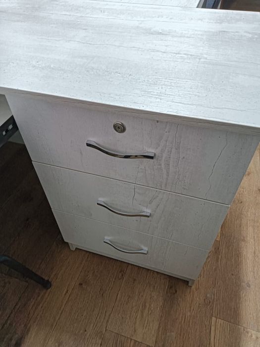 Продам офисную мебель