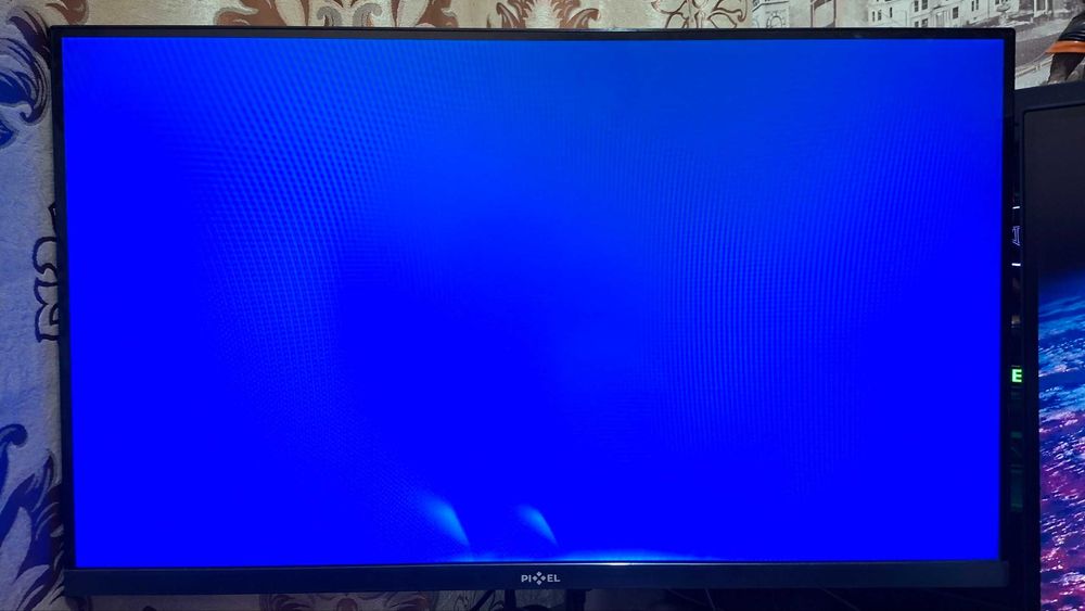 Продаю два монитора Pixel-27 и Genx-19