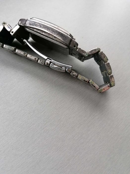 неработещи швейцарски  дамски часовници