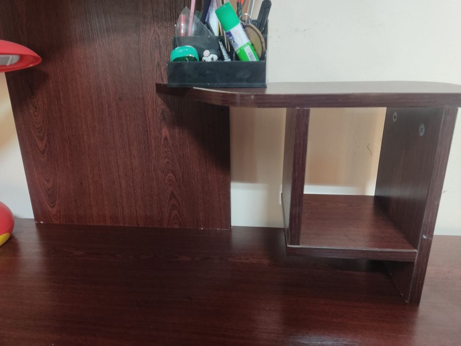 Компьютерный стол для учеников