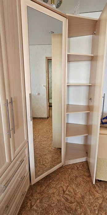 Угловой шкаф большой