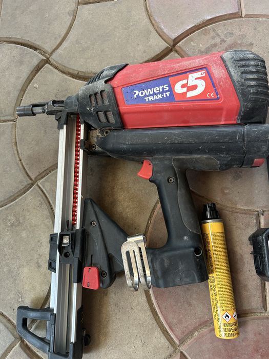 Pistol de bătut cuie cu gaz Powers TRAK-IT C5