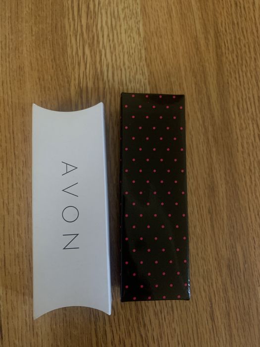 Продам новые часы avon