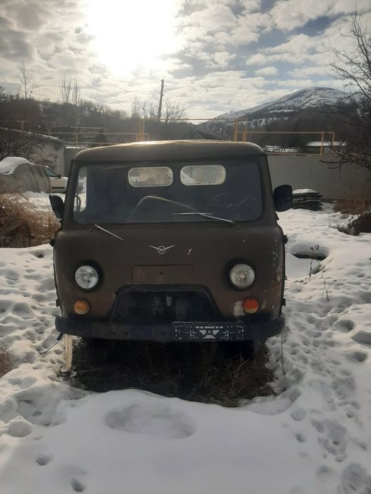 Продаёт автомобиль УАЗ