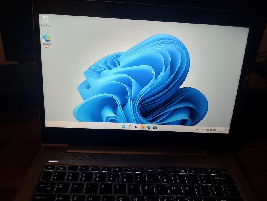 Лаптоп  HP EliteBook 830 G5, i5-8350U, 32GB, 256GB SSD, Тъчскрийн, 13.3" IPS Full HD 1920x1080