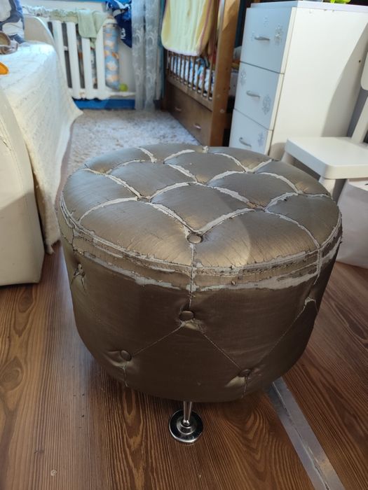 пуфик  среднего размера