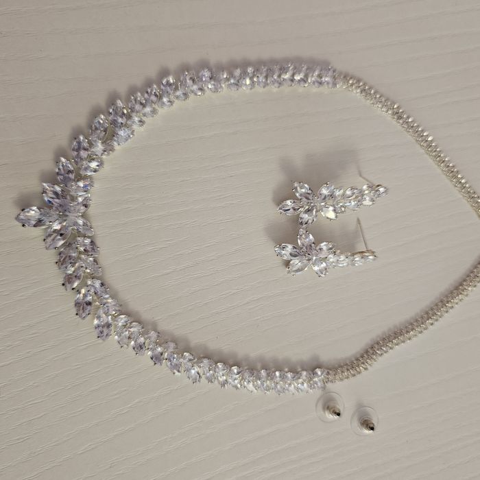 Нов сет цирконий