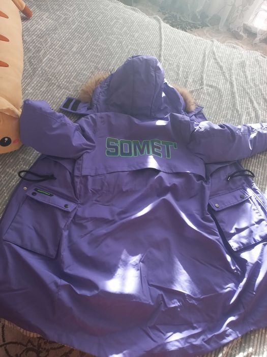 Продам теплую зимнюю куртку на девочку
