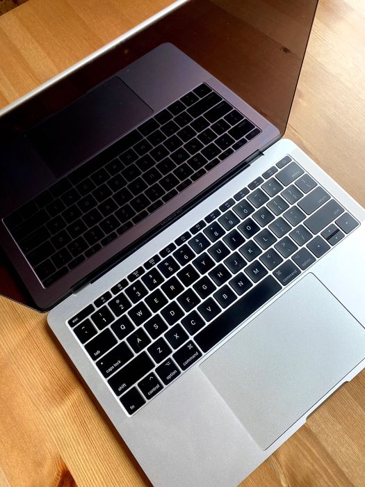 MacBook Pro 13” (2017) – i5, 128GB, macOS Ventura, оригинална кутия