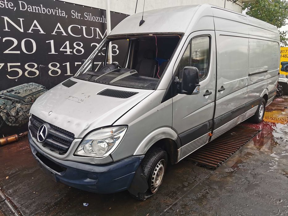 Dezmembrez Mercedes Sprinter 313 w906 2.2 euro 5 OM651 Usi/Capota/Far