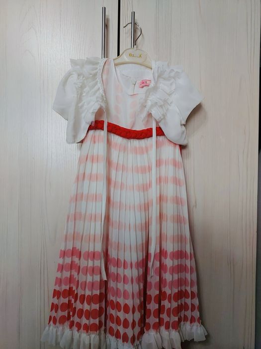 Продам нарядные платья