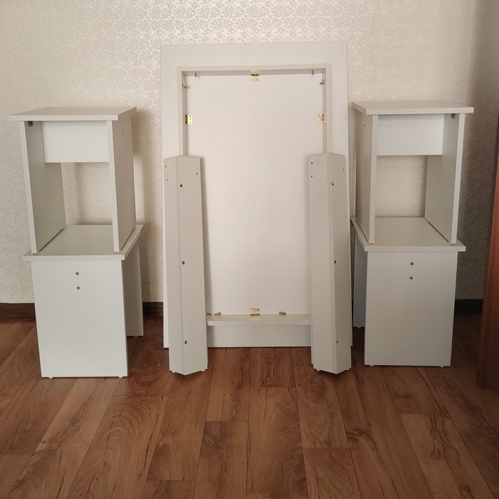 Продам обеденный стол+4 табуретки