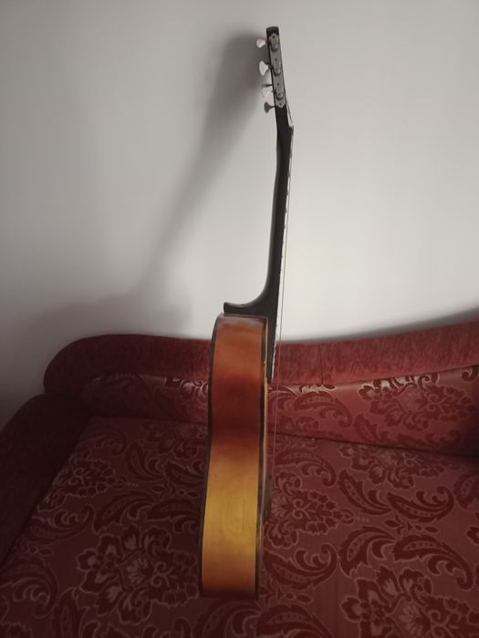 Продаётся аккустическа..гитара,производство Россия