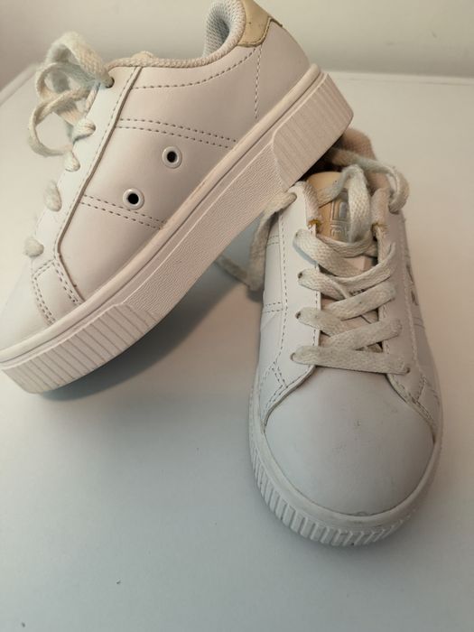 Adidasi Fila si Skechers fetite