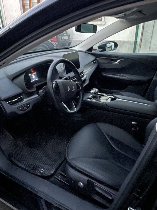 Hongqi eqm5 2024 yil