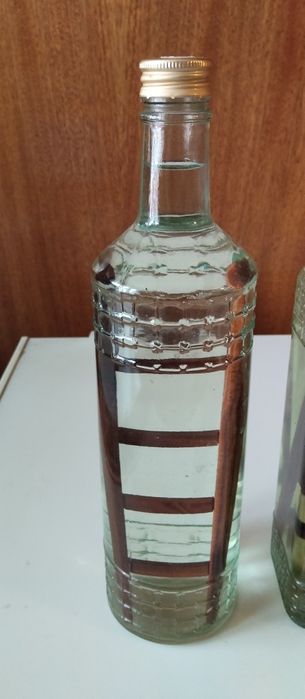 5 стъклени бутилки 0.7л със дървена стълба в тях