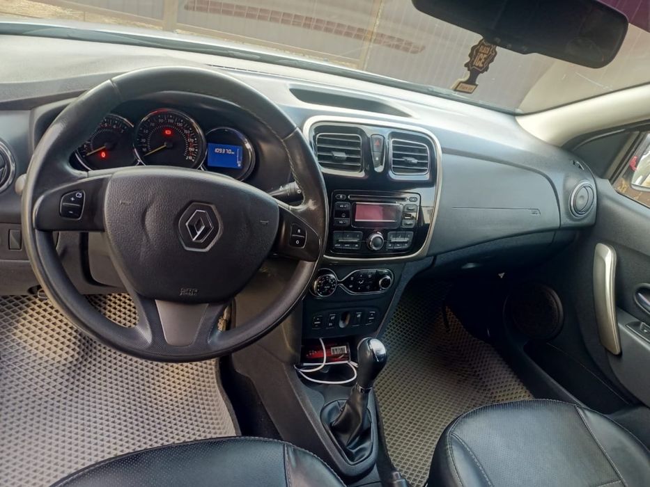 Продам машину RENO