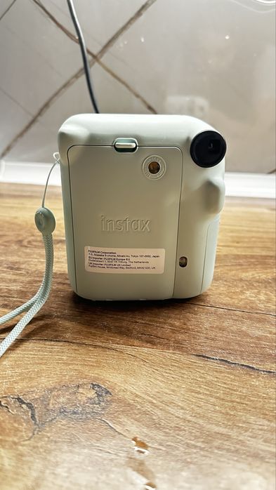 Продам поларойд фотоаппарат Instax mini