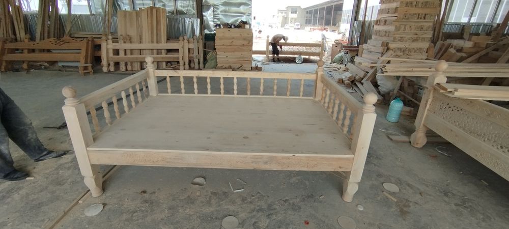 Transformer xontaxta yasayman turli xil razmerda tut yongʻoq daraxtdan