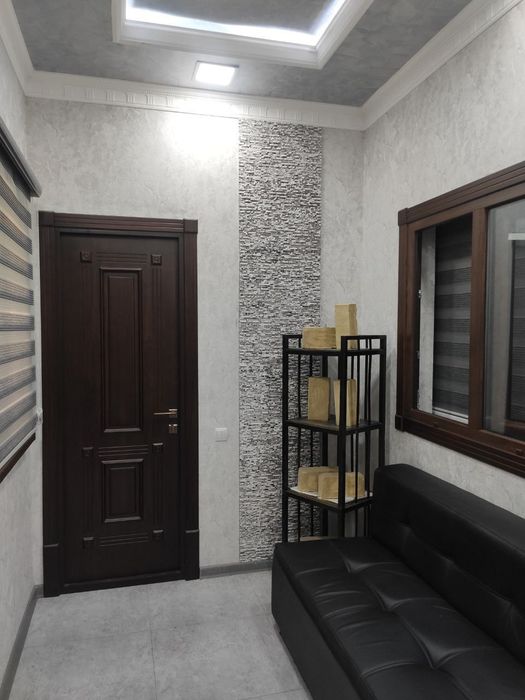 Уютный мебелированный офис 2х ком.  м.  Новза!