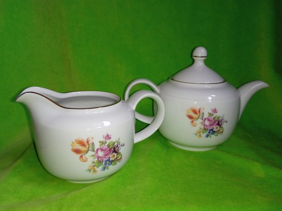 Чайник заварной (550 мл) и сливочник Kahla ГДР, мейсонский букет