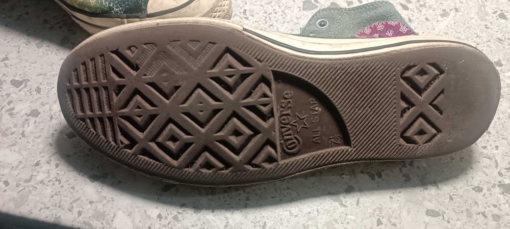 Продавам кецове Конверс