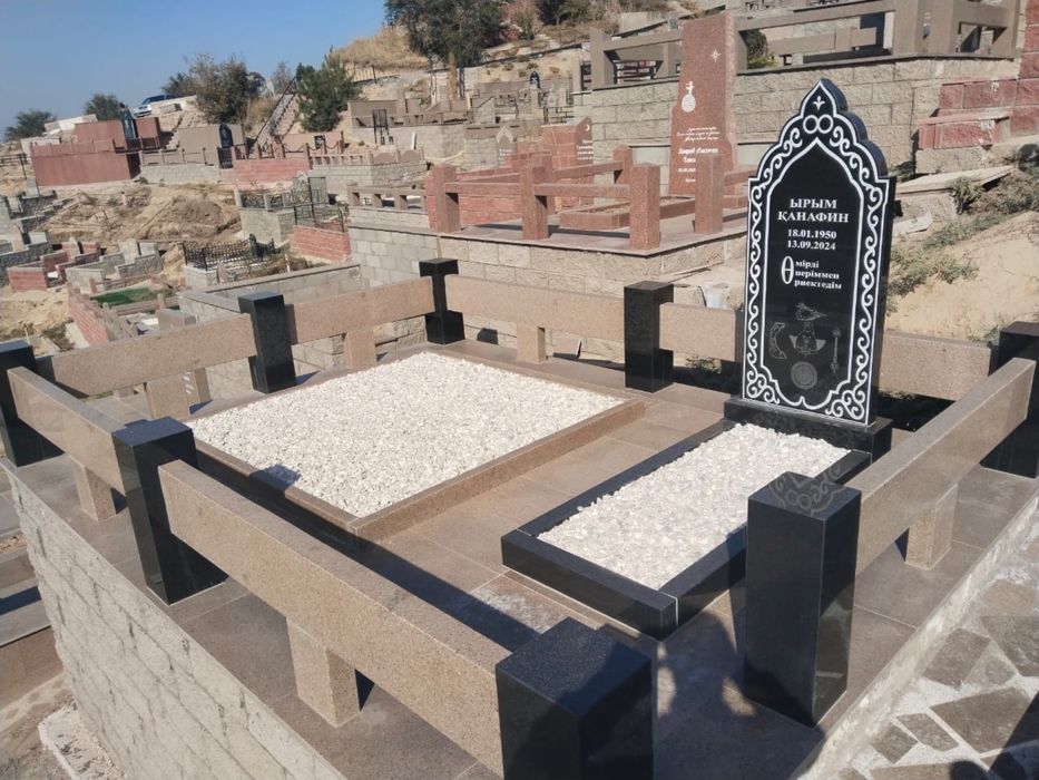 Памятники. Ескерткіш тас