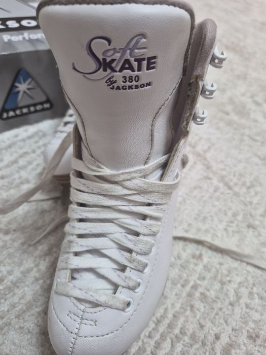 Продам коньки Jackson 380