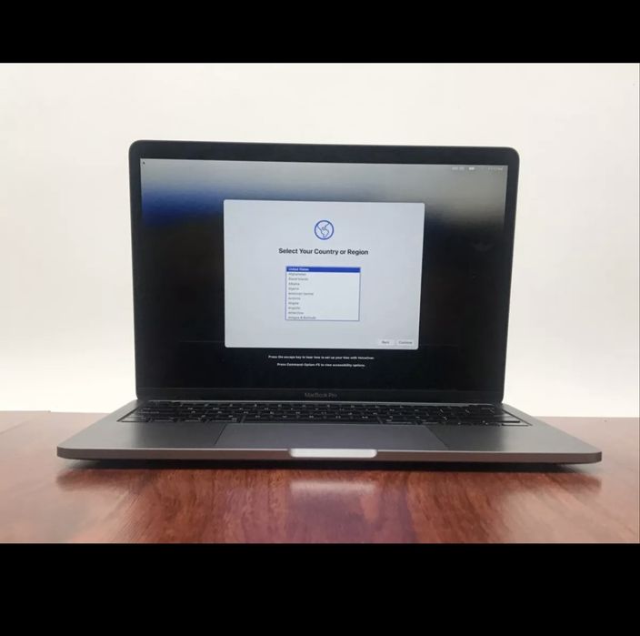 Mcbook pro m2, + apple mouse (orginal) + mcbook sumka +karobka dok bor