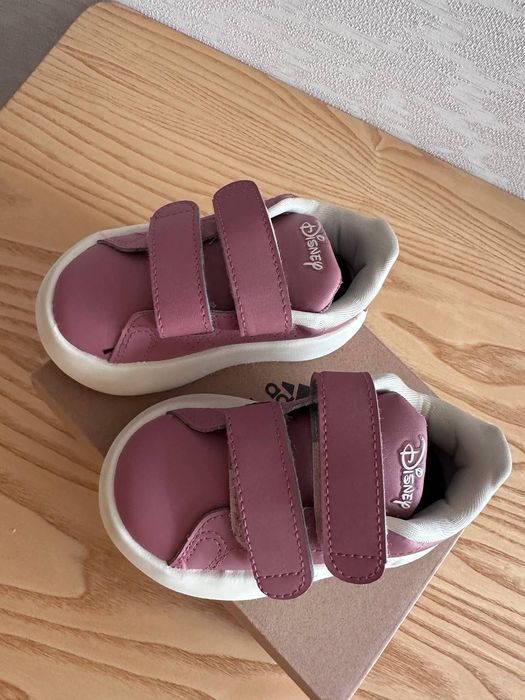 Продам детские кроссовки adidas