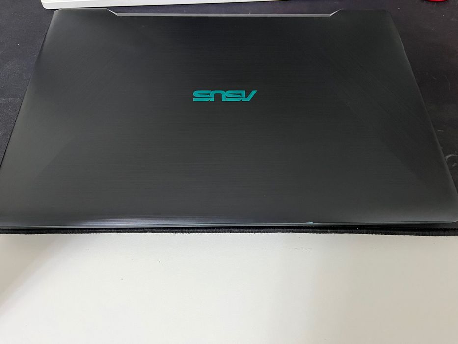 Ноутбук ASUS Vivobook X570UD