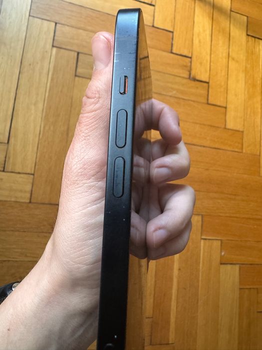 Чуден IPhone 14 Plus