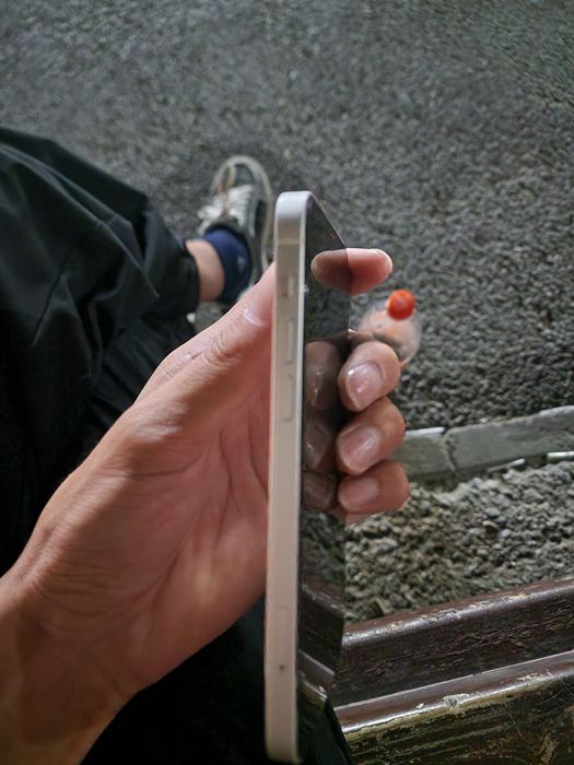 iPhone 12 78//64