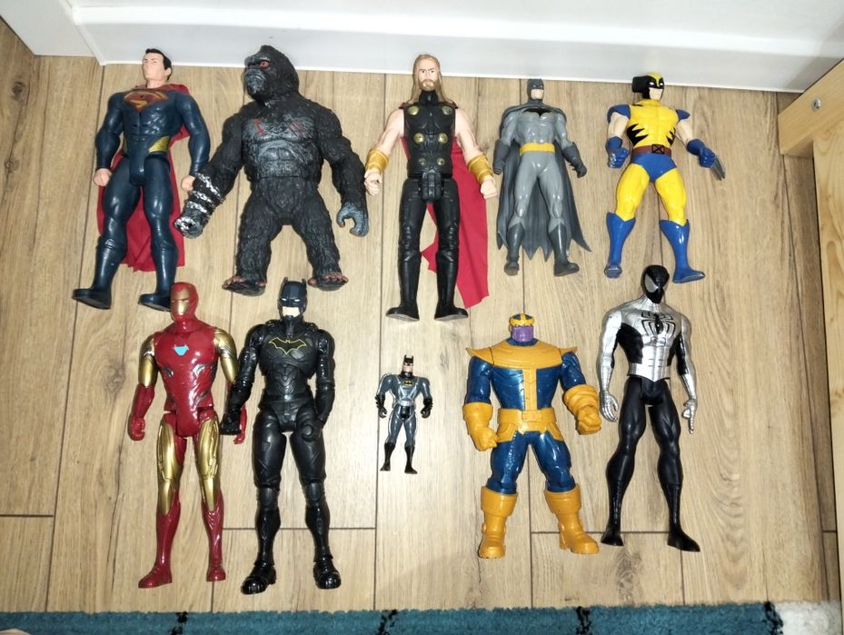 Lot supereroi 250 lei