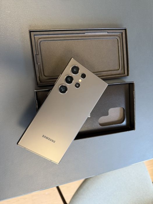 Продавам  Samsung Galaxy  S24 Ultra